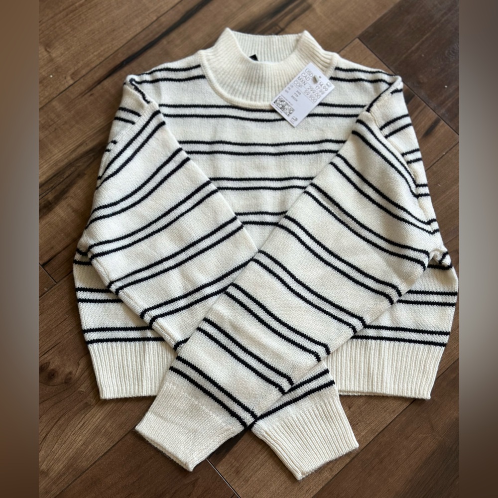 ***NEW NEVER WORN SWEATER*** - Picture 3 of 3